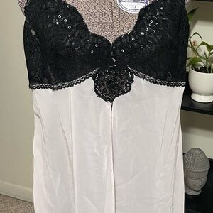 Valerie Stevens Black and Cream Lace Chemise